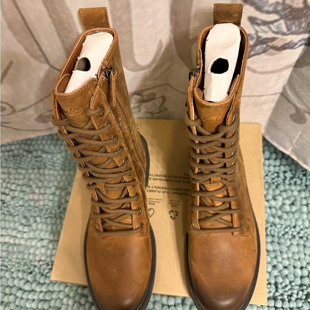 New in the box Clark’s Leather Distressed Look Size 6 - Picture 6 of 10